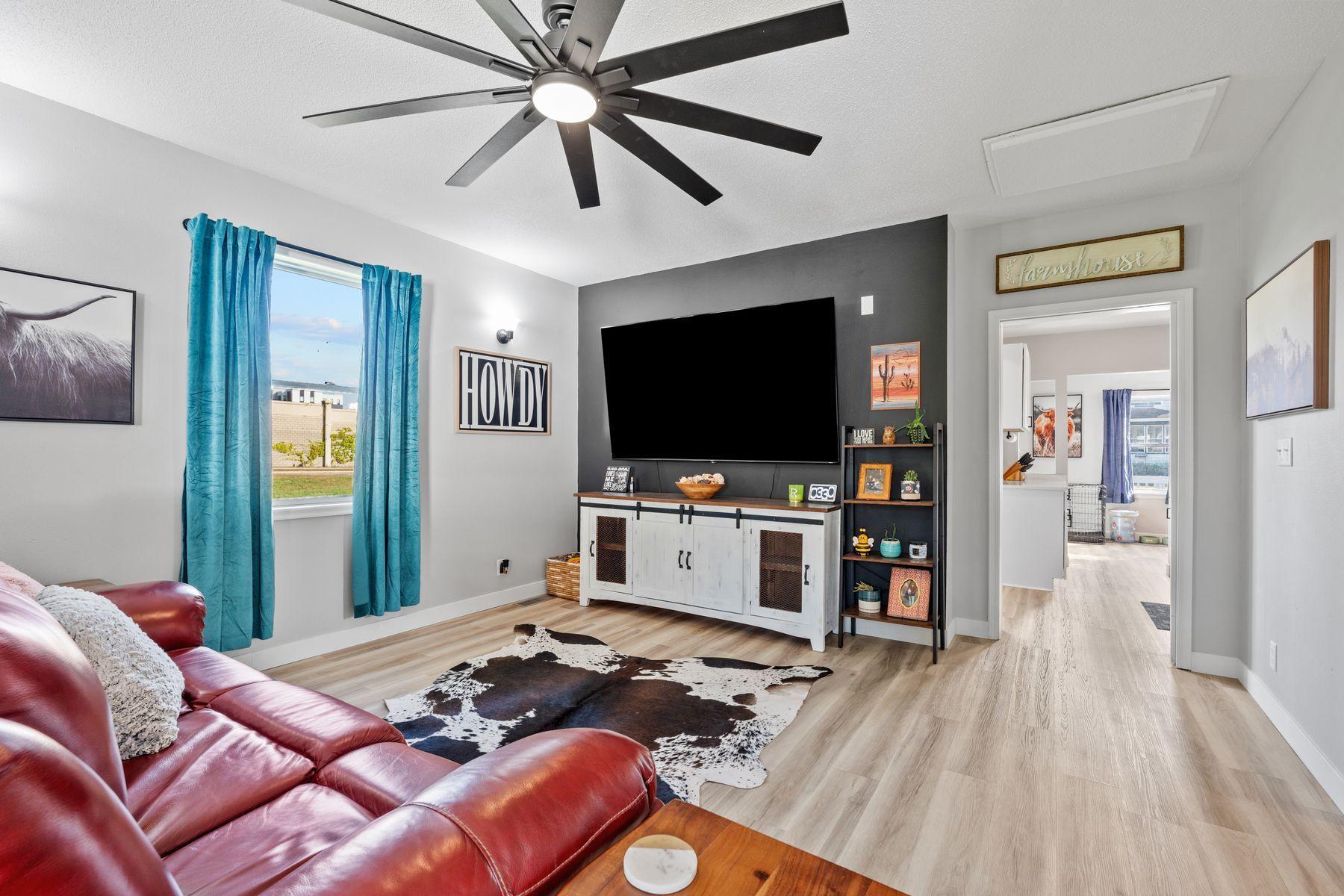 1729 Center Street W