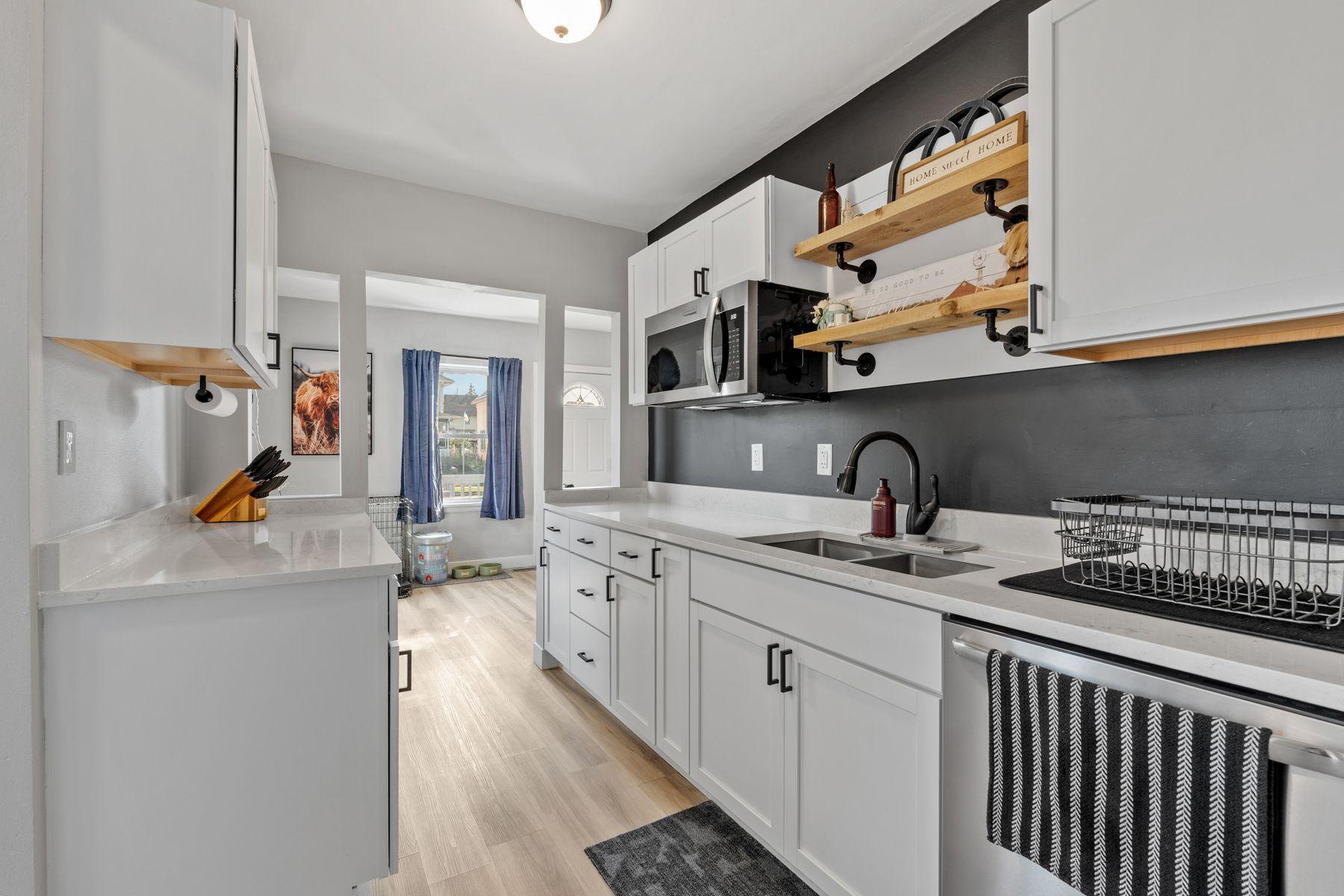 1729 Center Street W