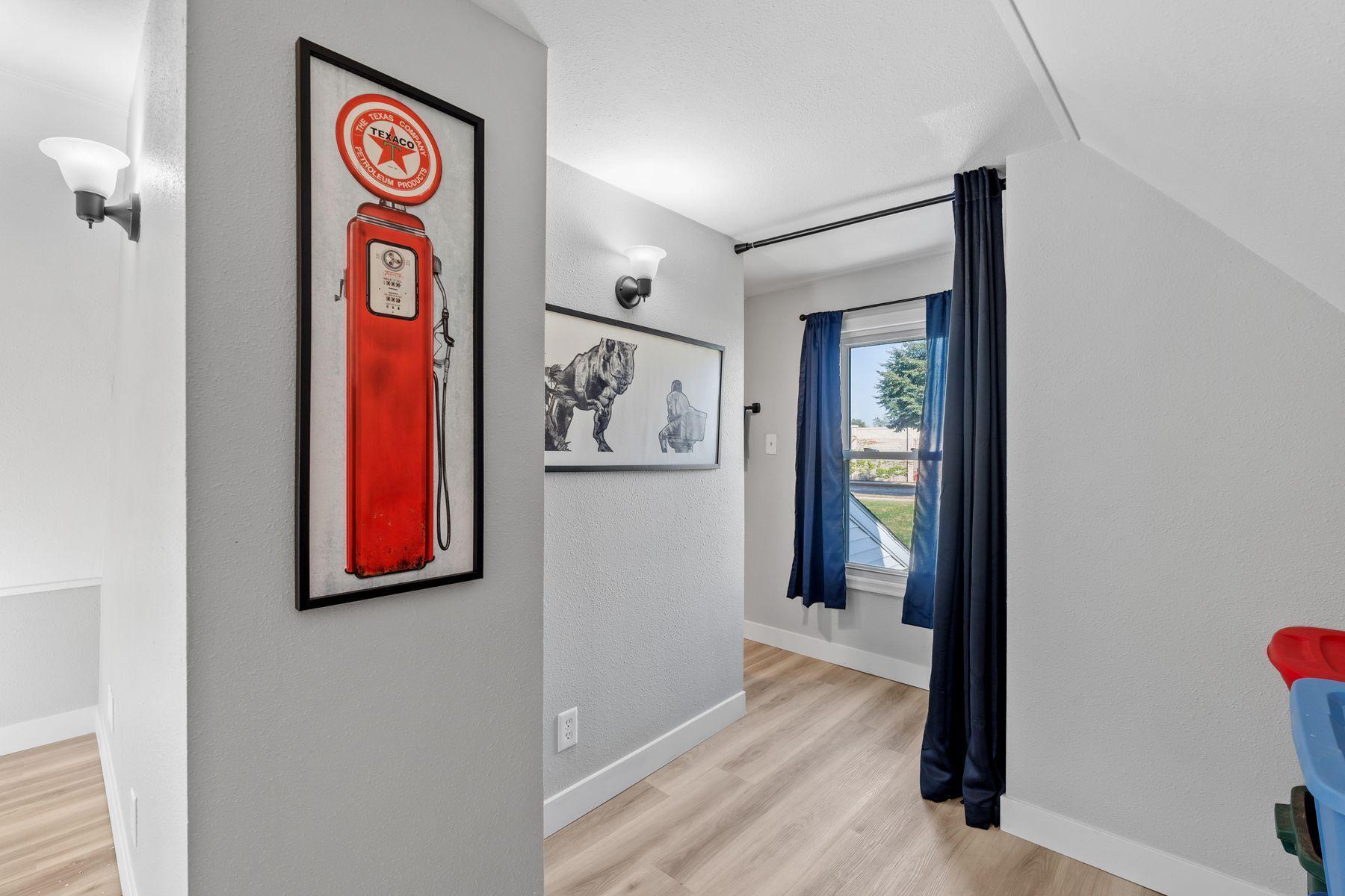 1729 Center Street W