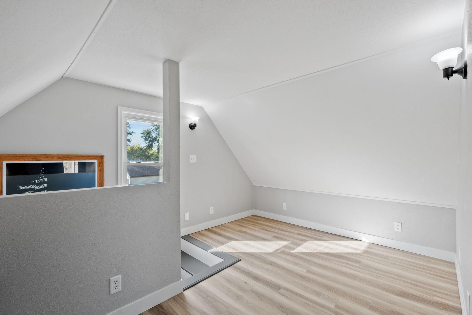 1729 Center Street W