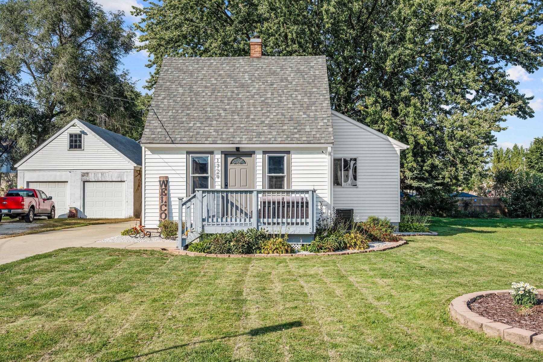 1729 Center Street W