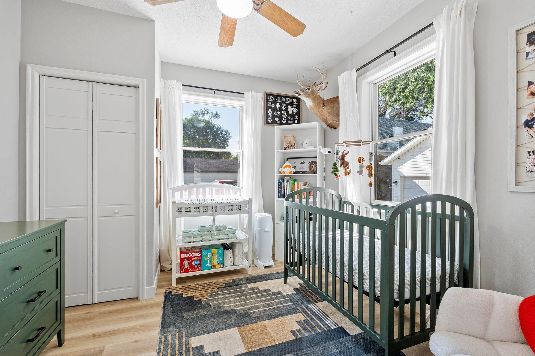 1729 Center Street W