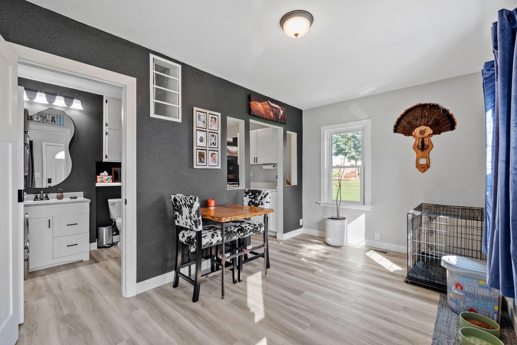 1729 Center Street W