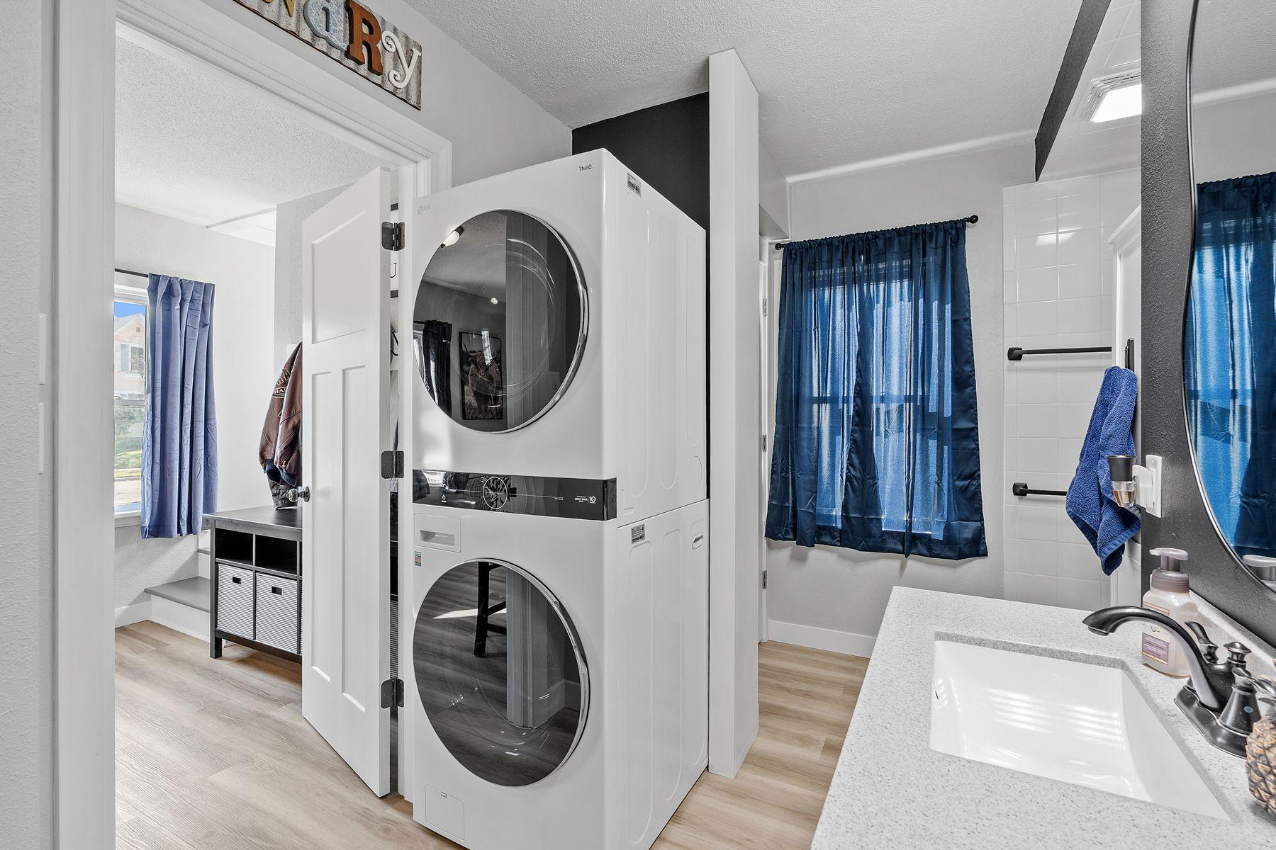 1729 Center Street W