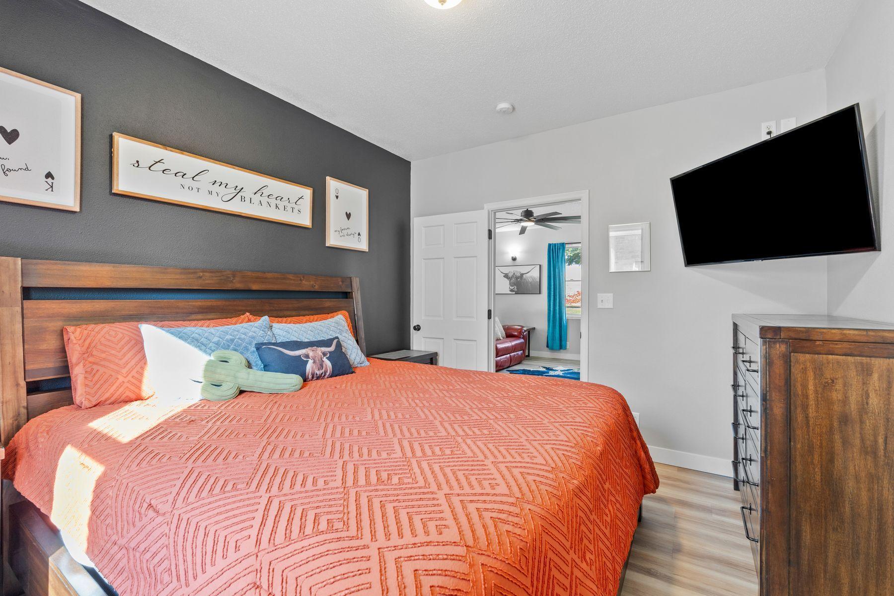 1729 Center Street W