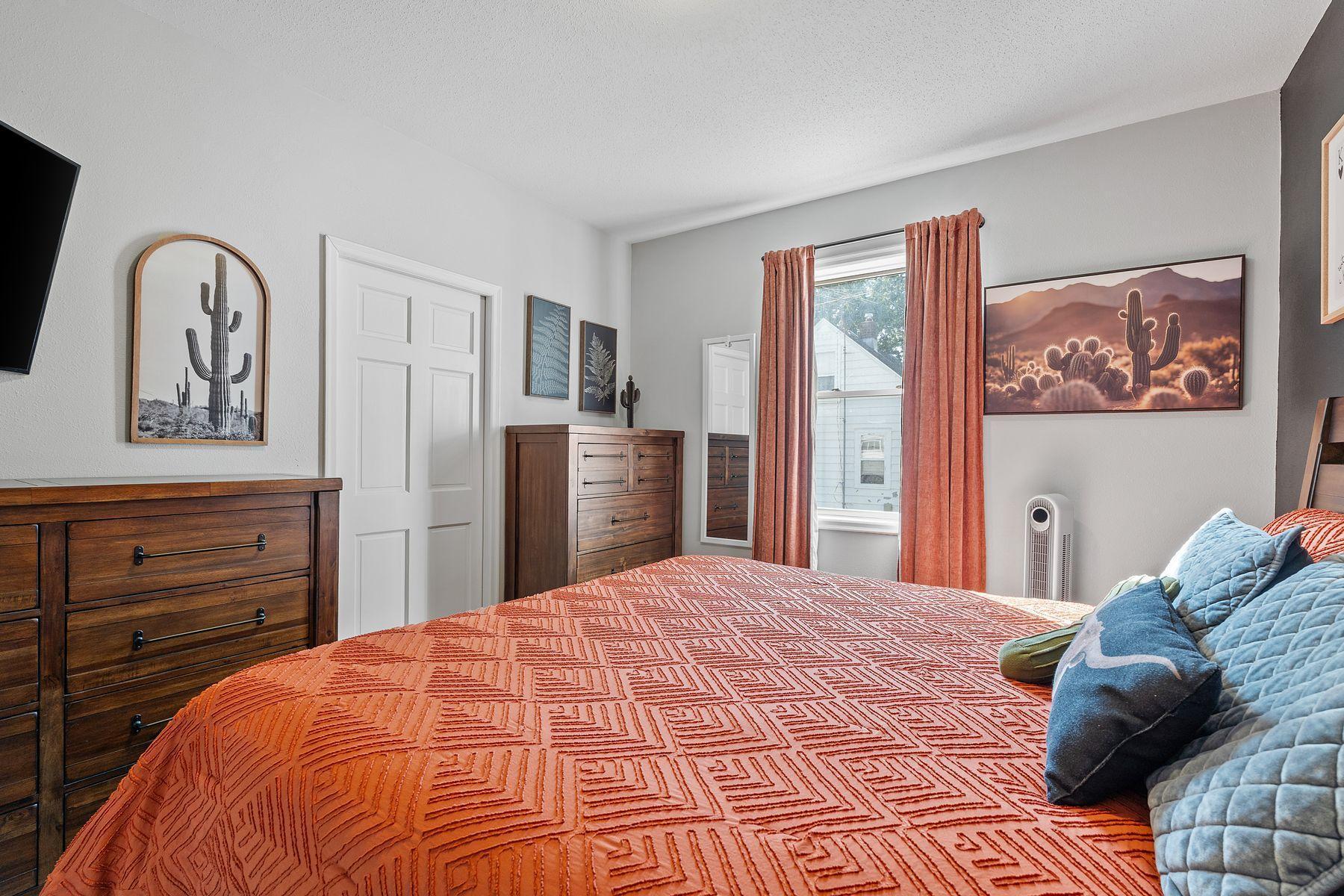 1729 Center Street W