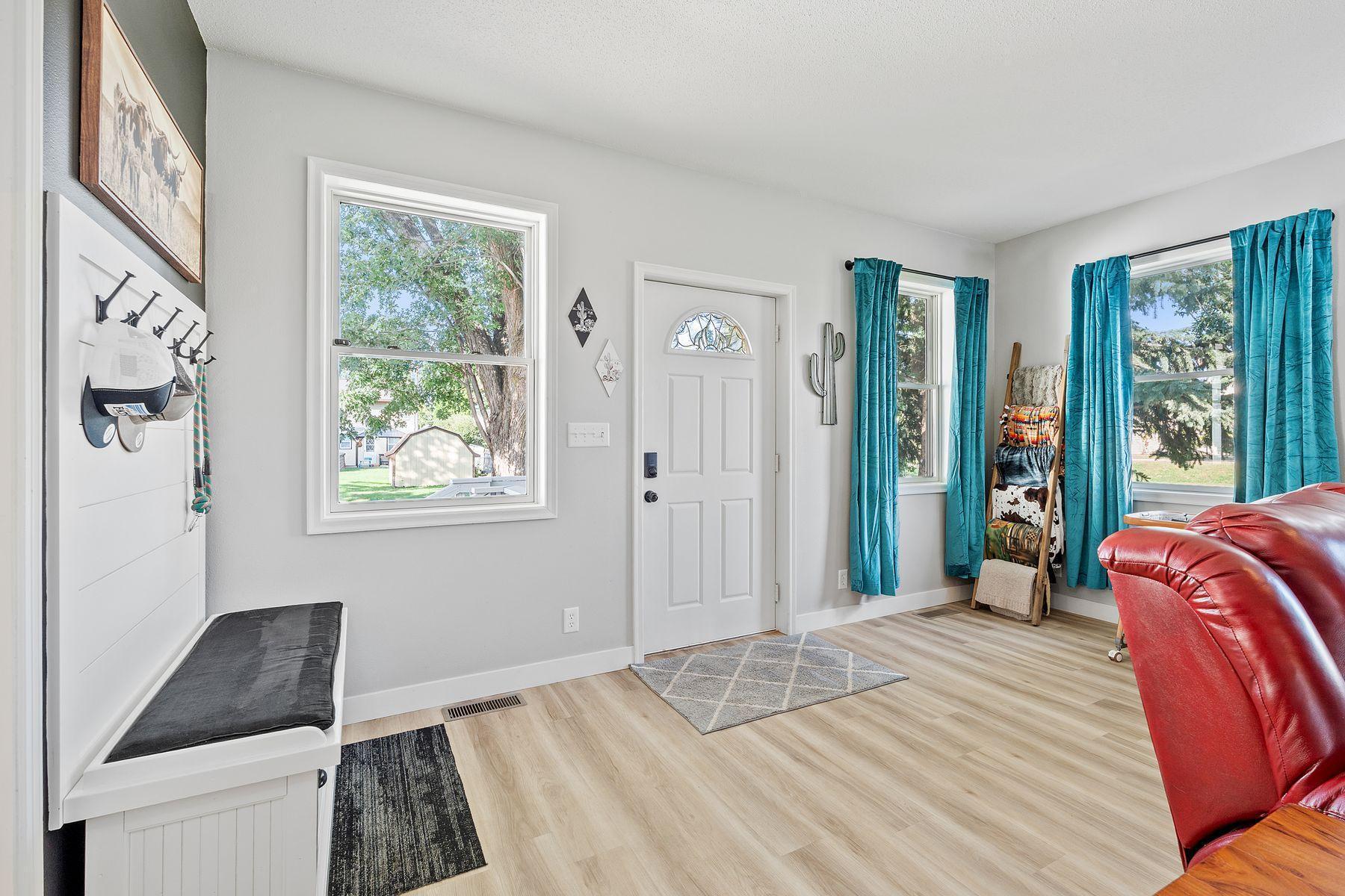 1729 Center Street W