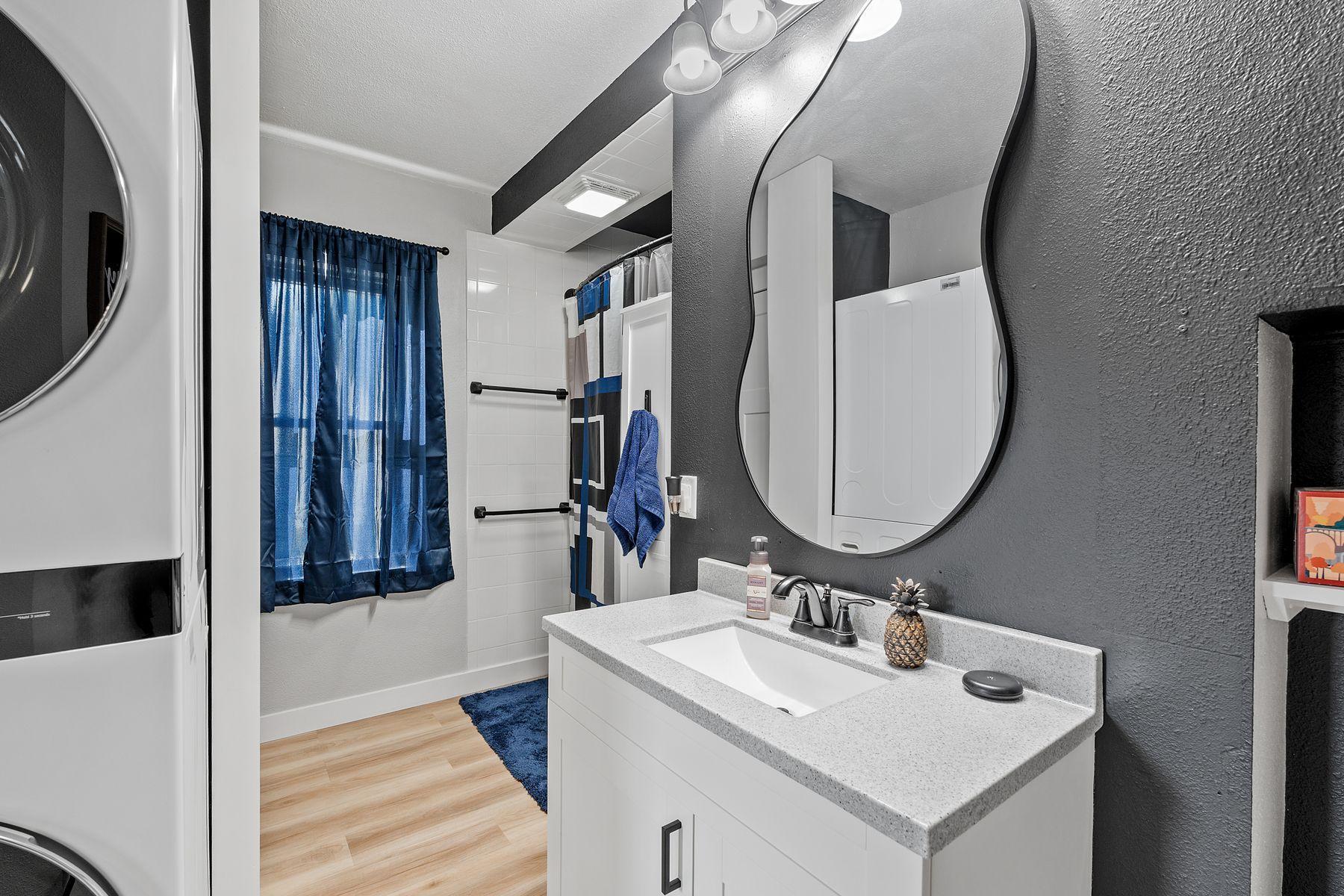 1729 Center Street W