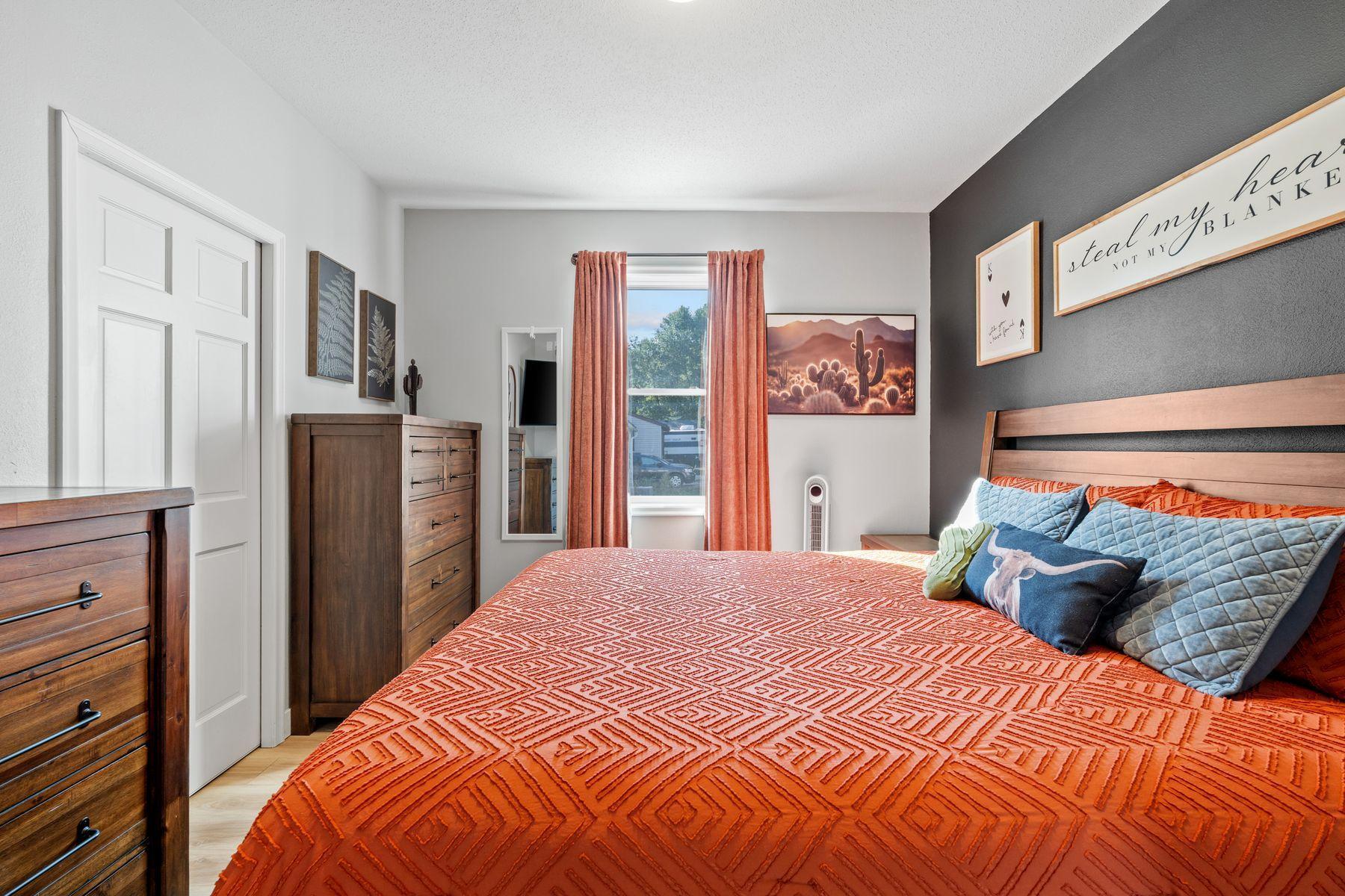 1729 Center Street W