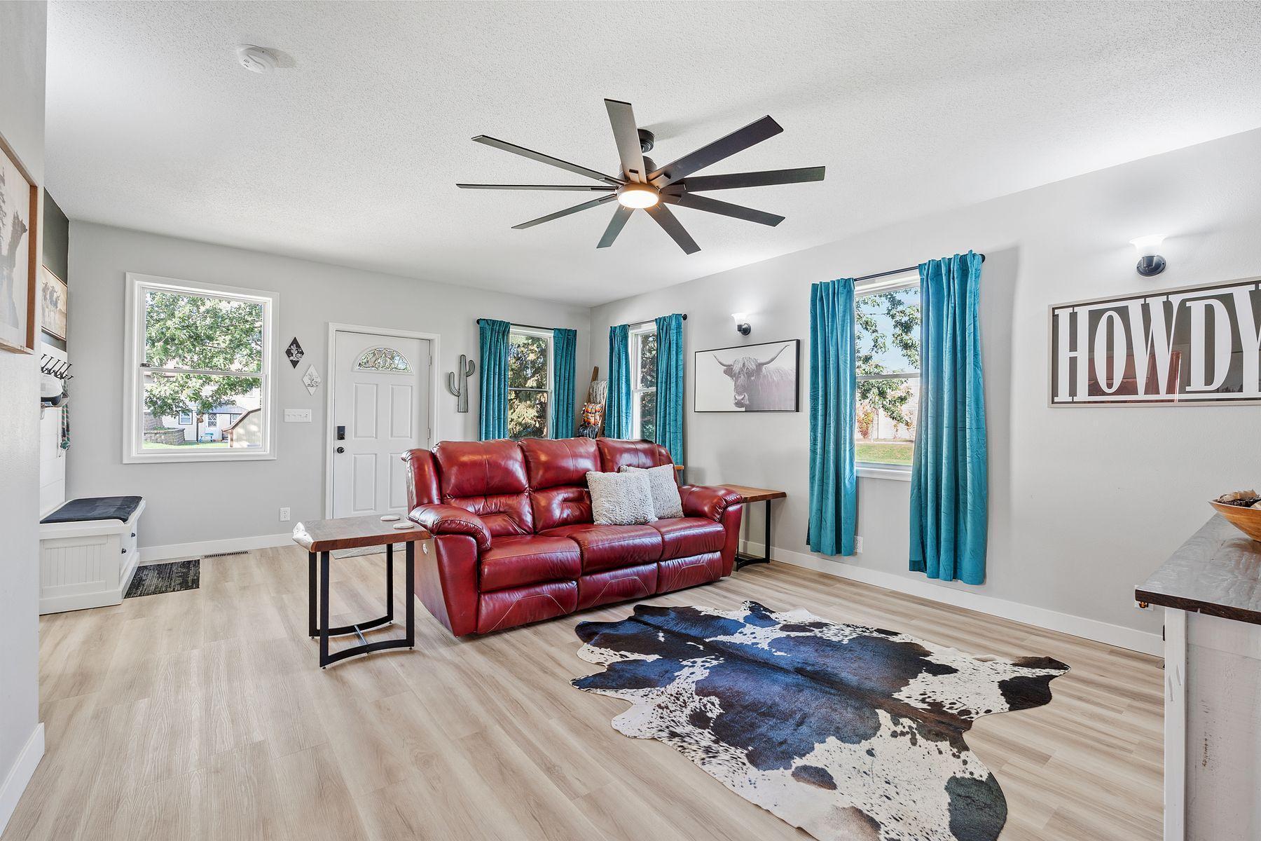 1729 Center Street W