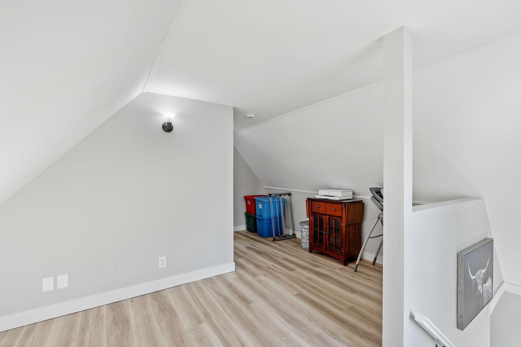 1729 Center Street W