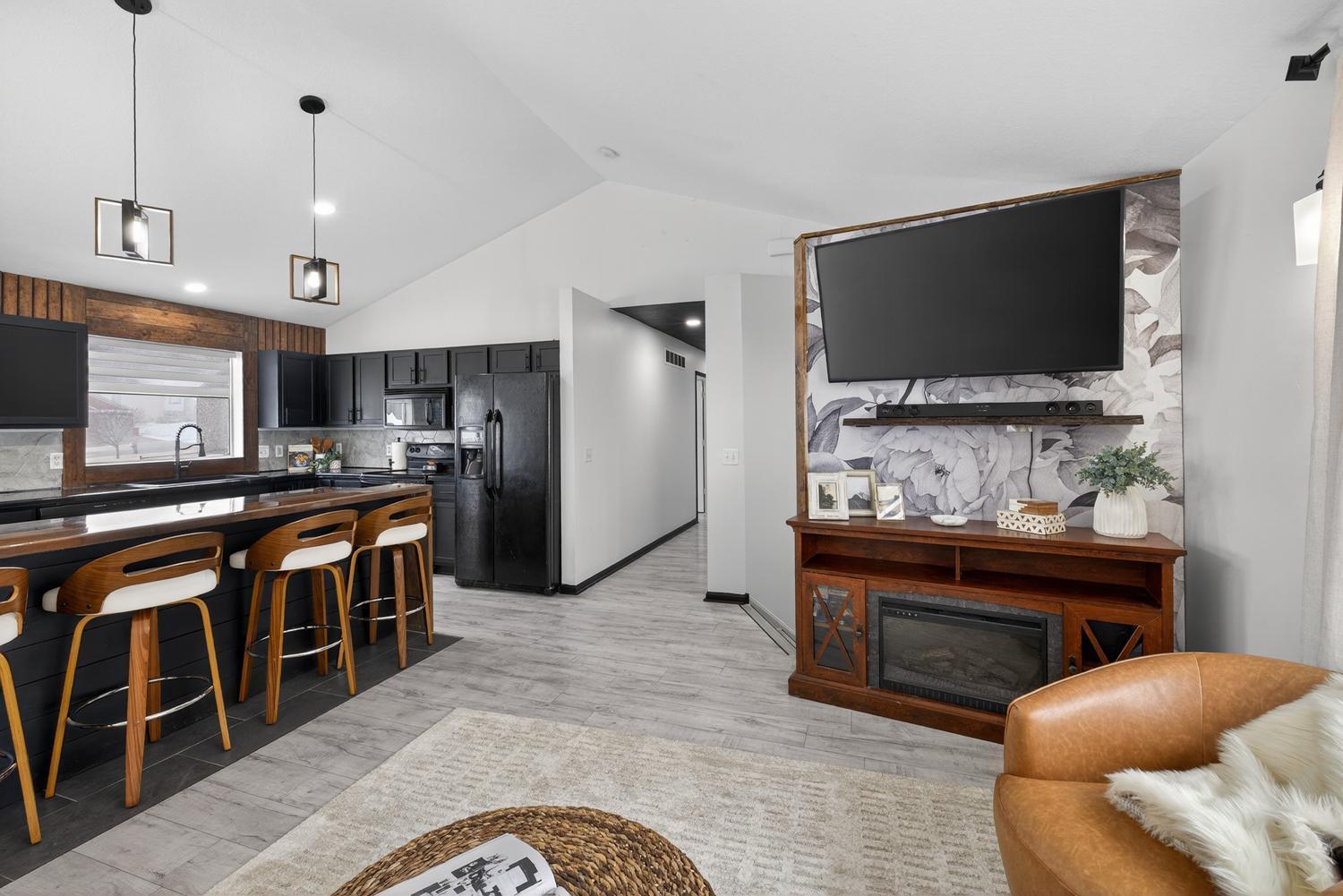 212 Keystone Drive NE