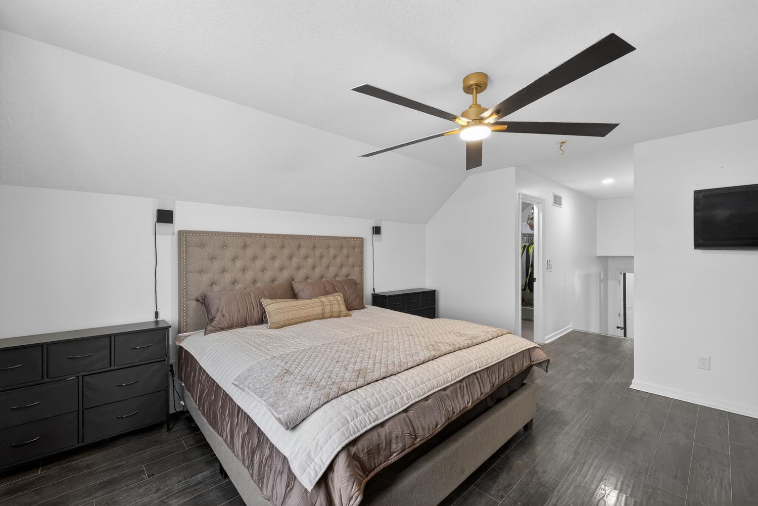 212 Keystone Drive NE