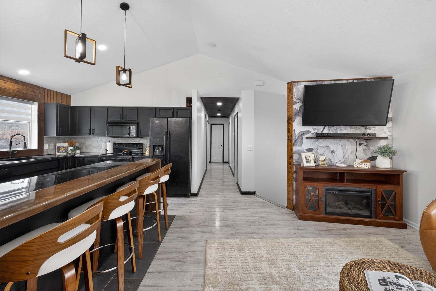 212 Keystone Drive NE