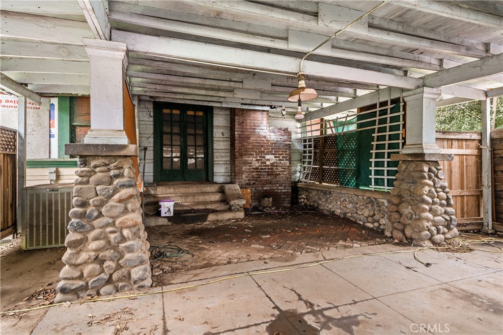 1530 Oleander Avenue