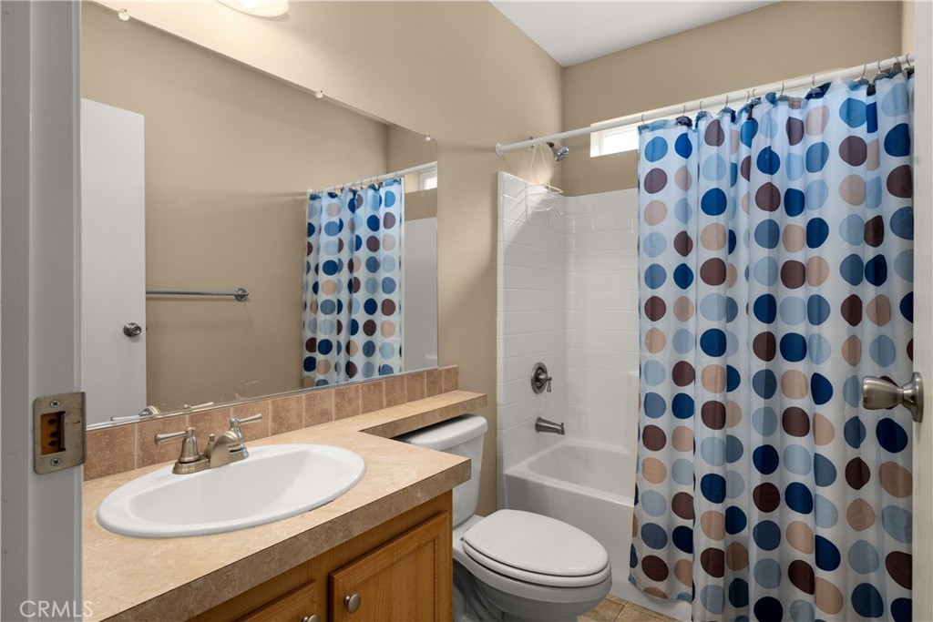 7043 State Highway 32 3