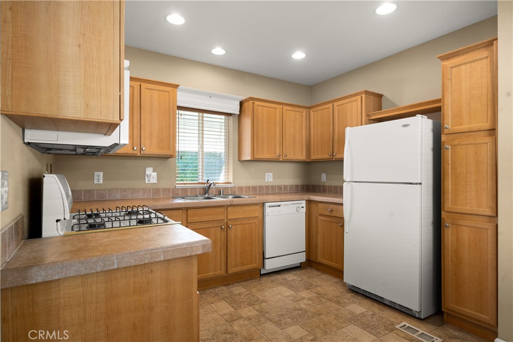 7043 State Highway 32 3