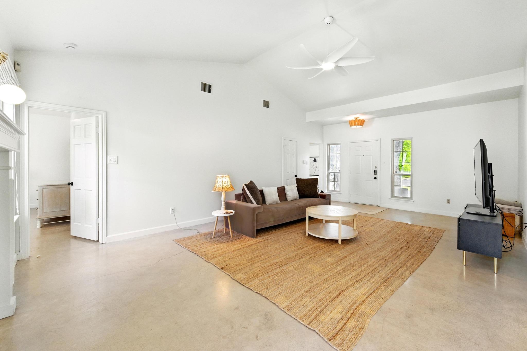5807 Convict Hill RD