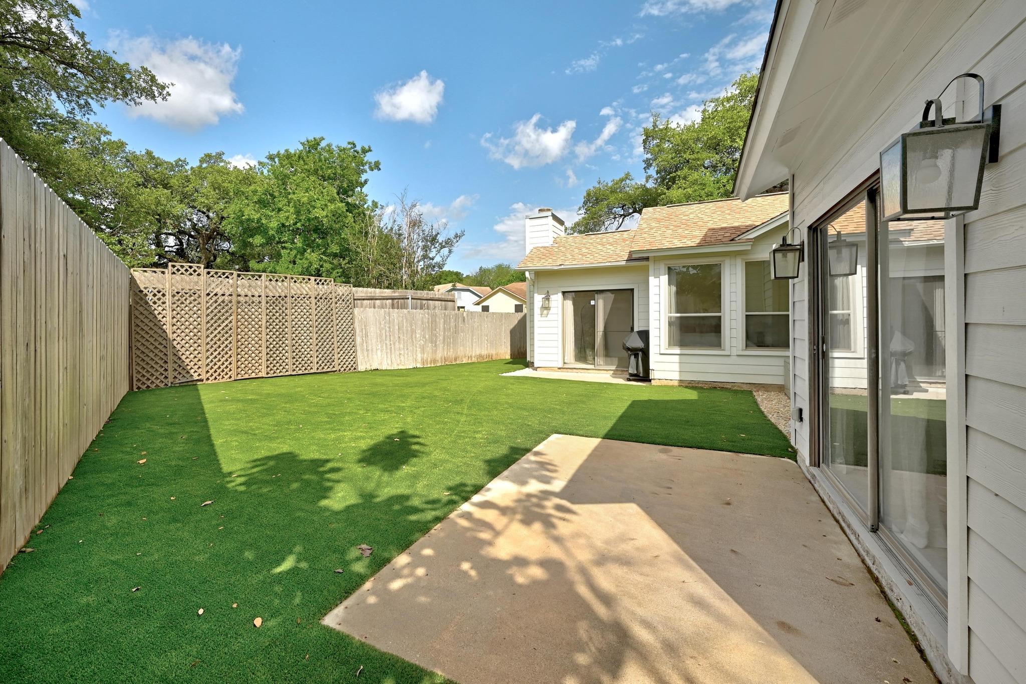 5807 Convict Hill RD