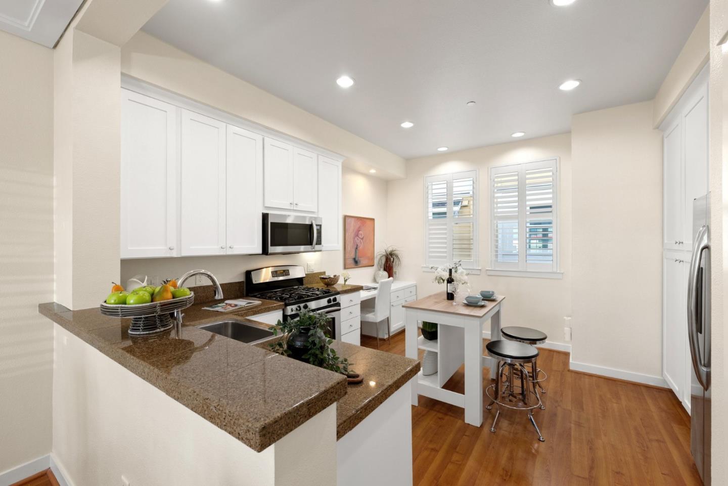 223 Laurel Grove LN