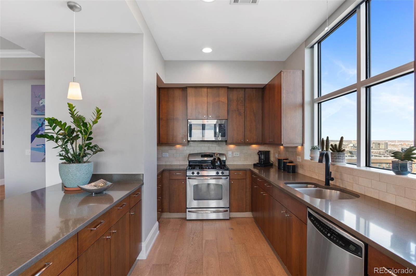 2001 Lincoln Street Unit: 1522