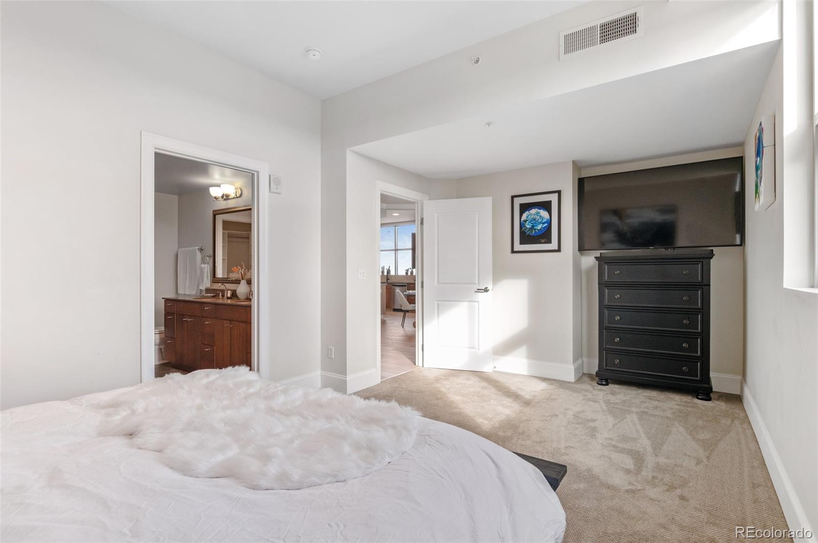 2001 Lincoln Street Unit: 1522