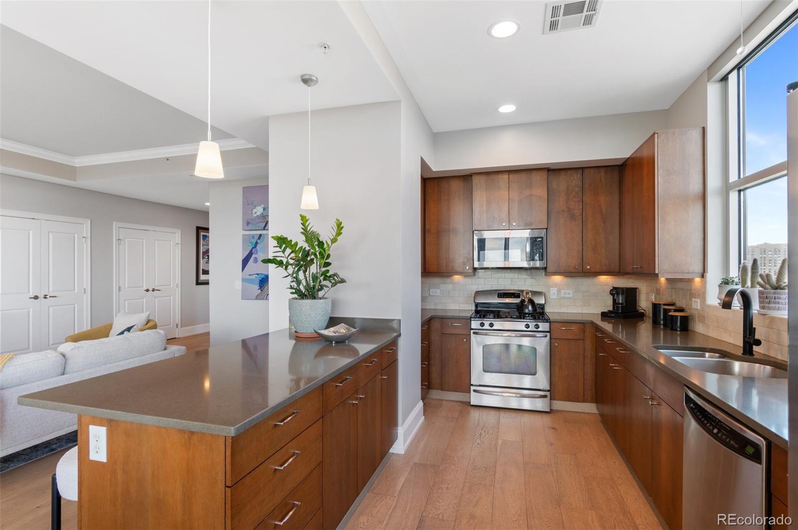 2001 Lincoln Street Unit: 1522