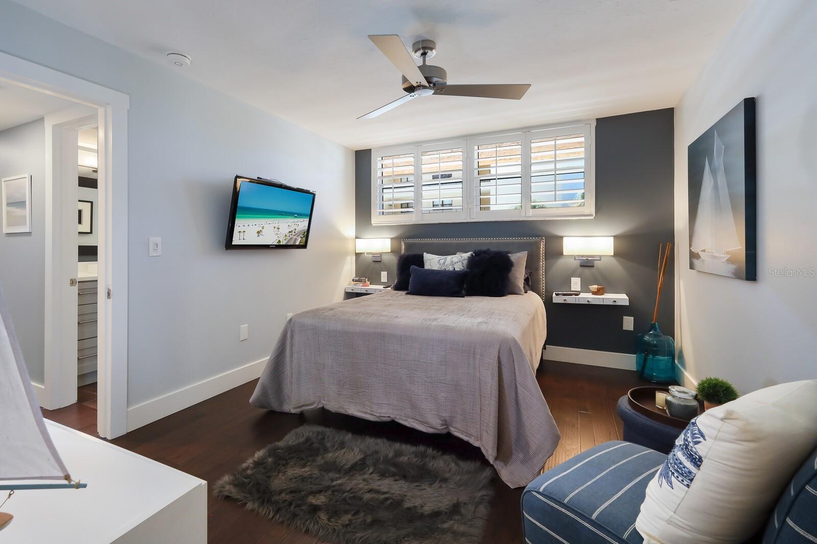 8750 MIDNIGHT PASS RD #103