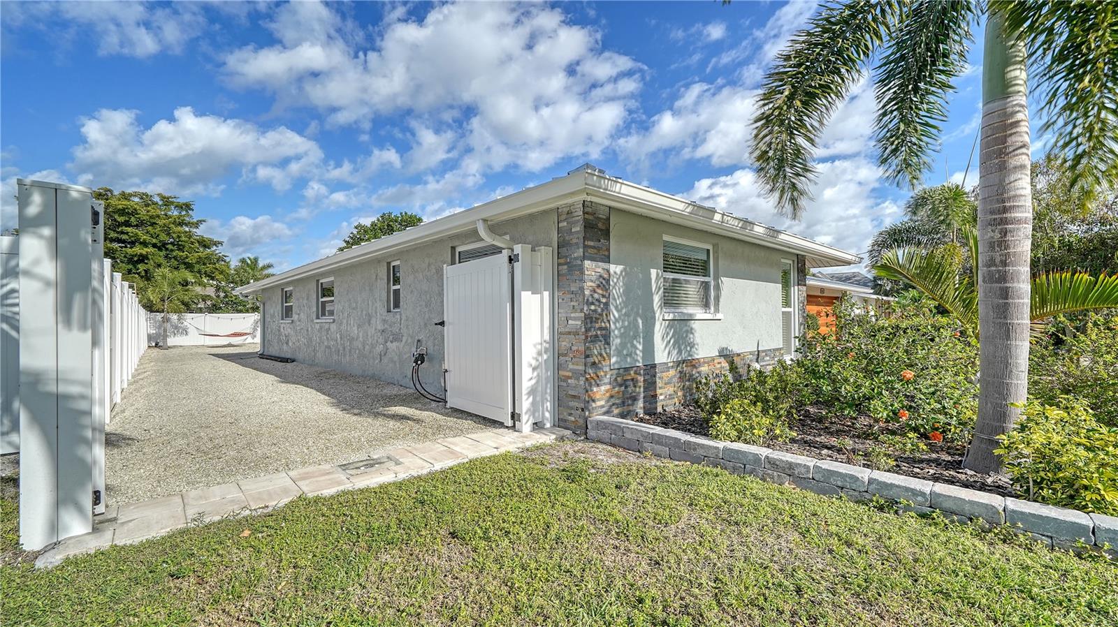 2513 CONSTITUTION BLVD