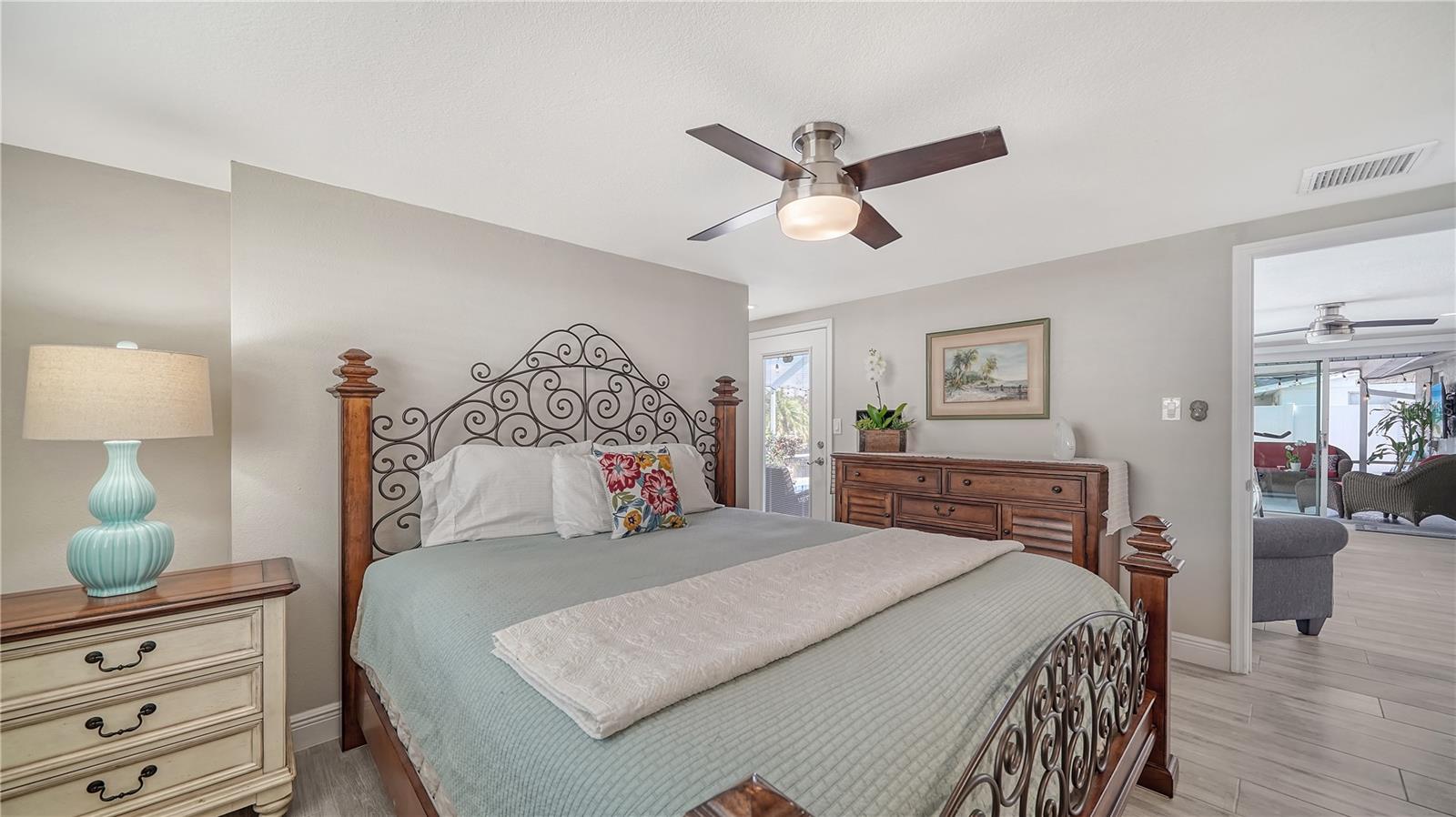 2513 CONSTITUTION BLVD