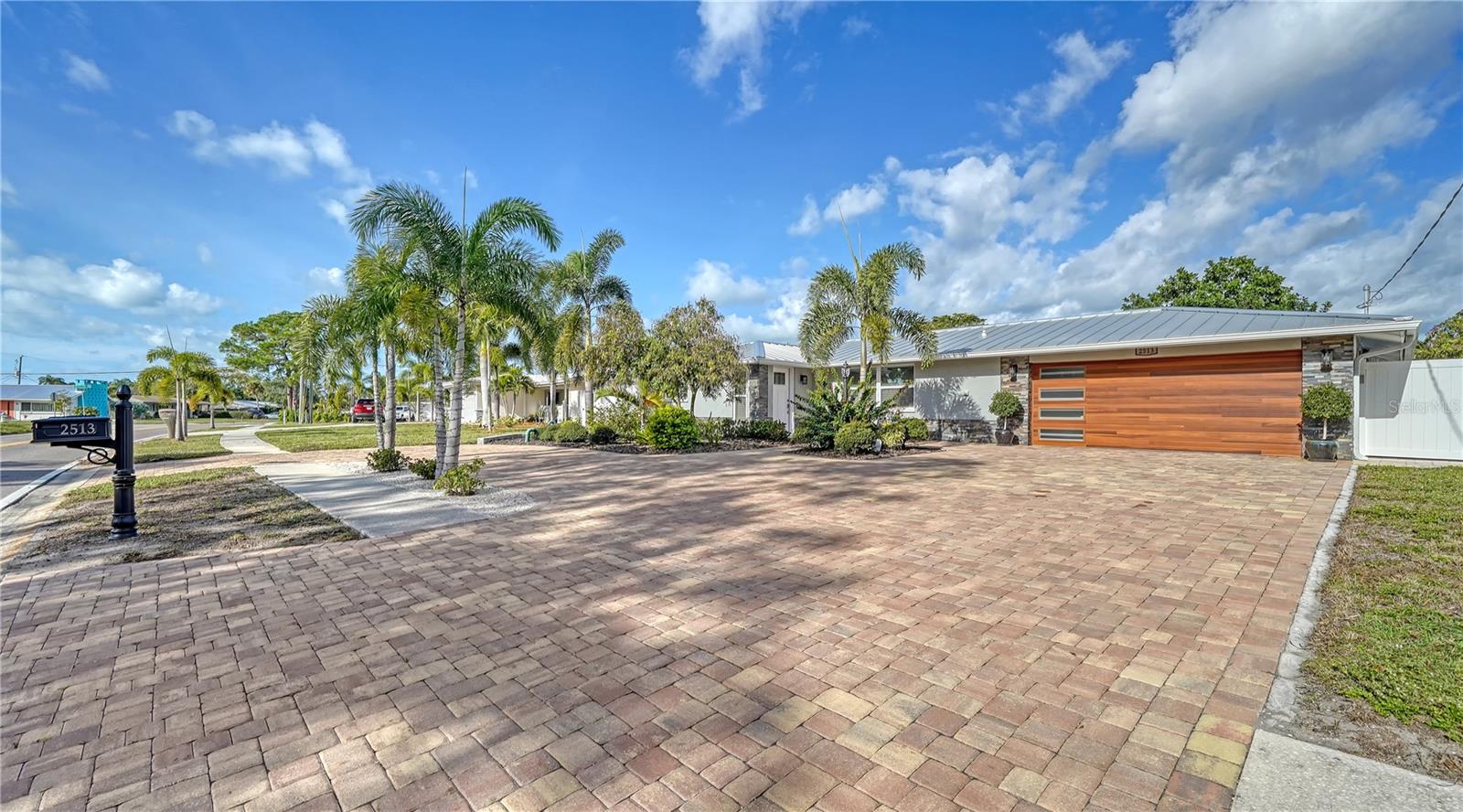 2513 CONSTITUTION BLVD