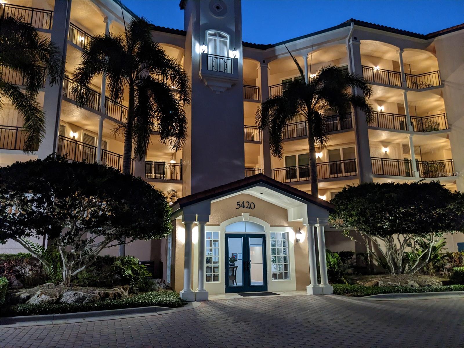 5420 EAGLES POINT CIR #304