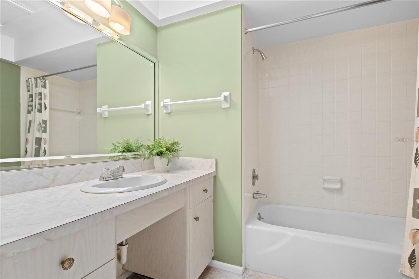 3328 DARTMOUTH LN #1012