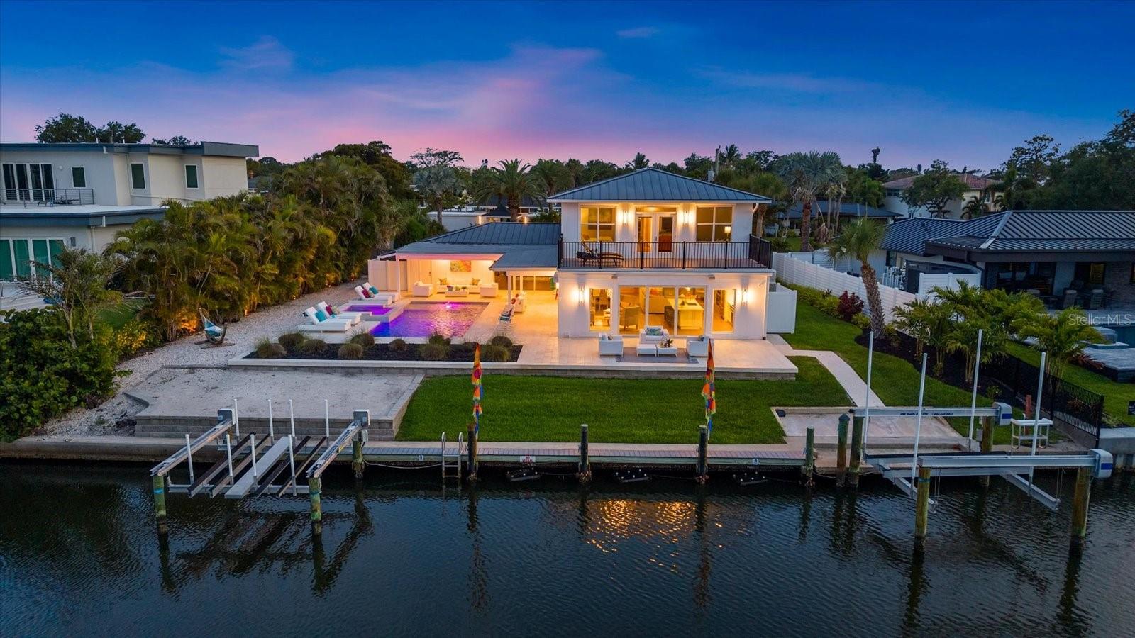 813 IDLEWILD WAY