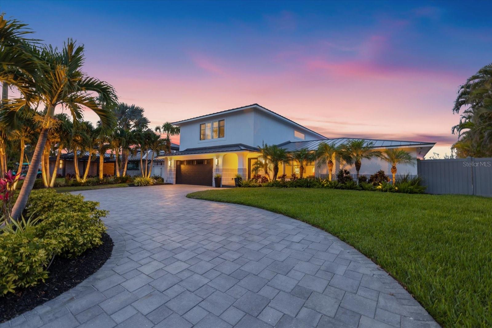 813 IDLEWILD WAY