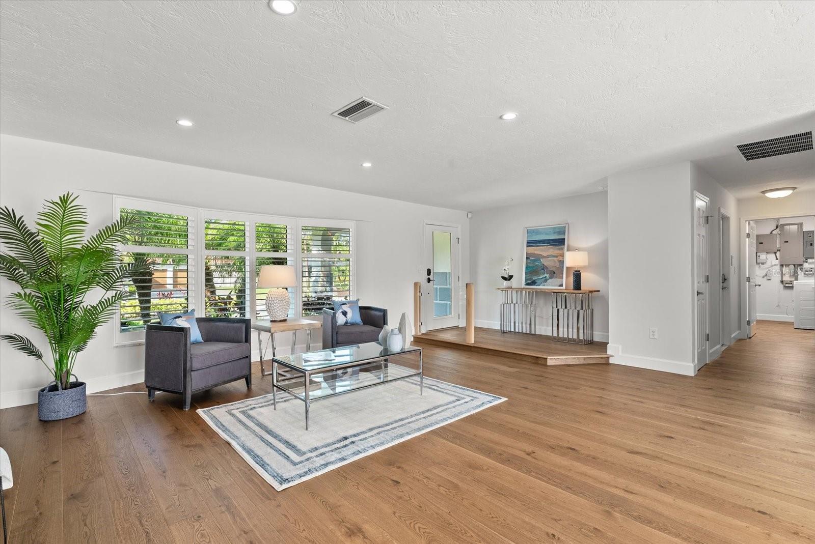 813 IDLEWILD WAY