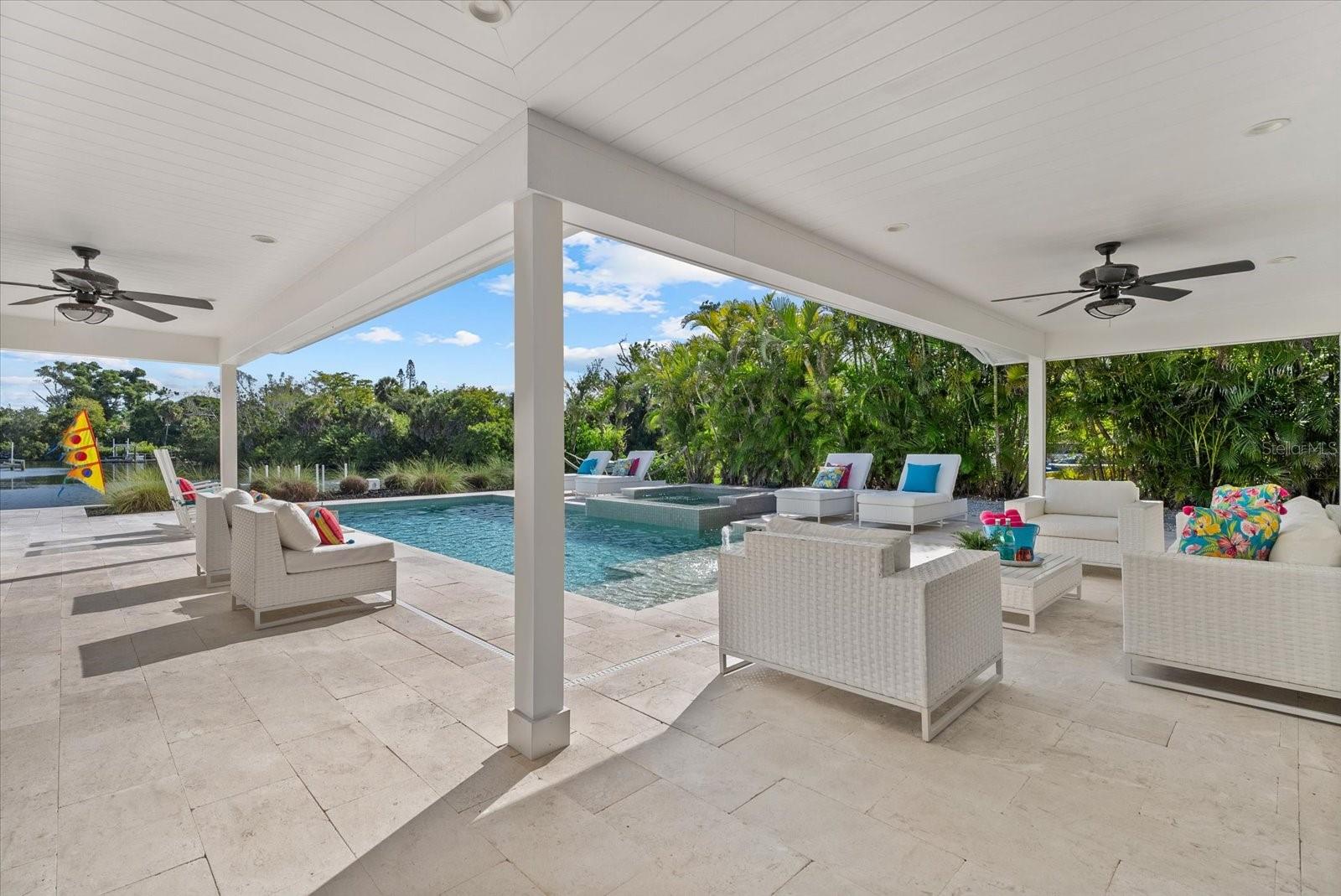 813 IDLEWILD WAY