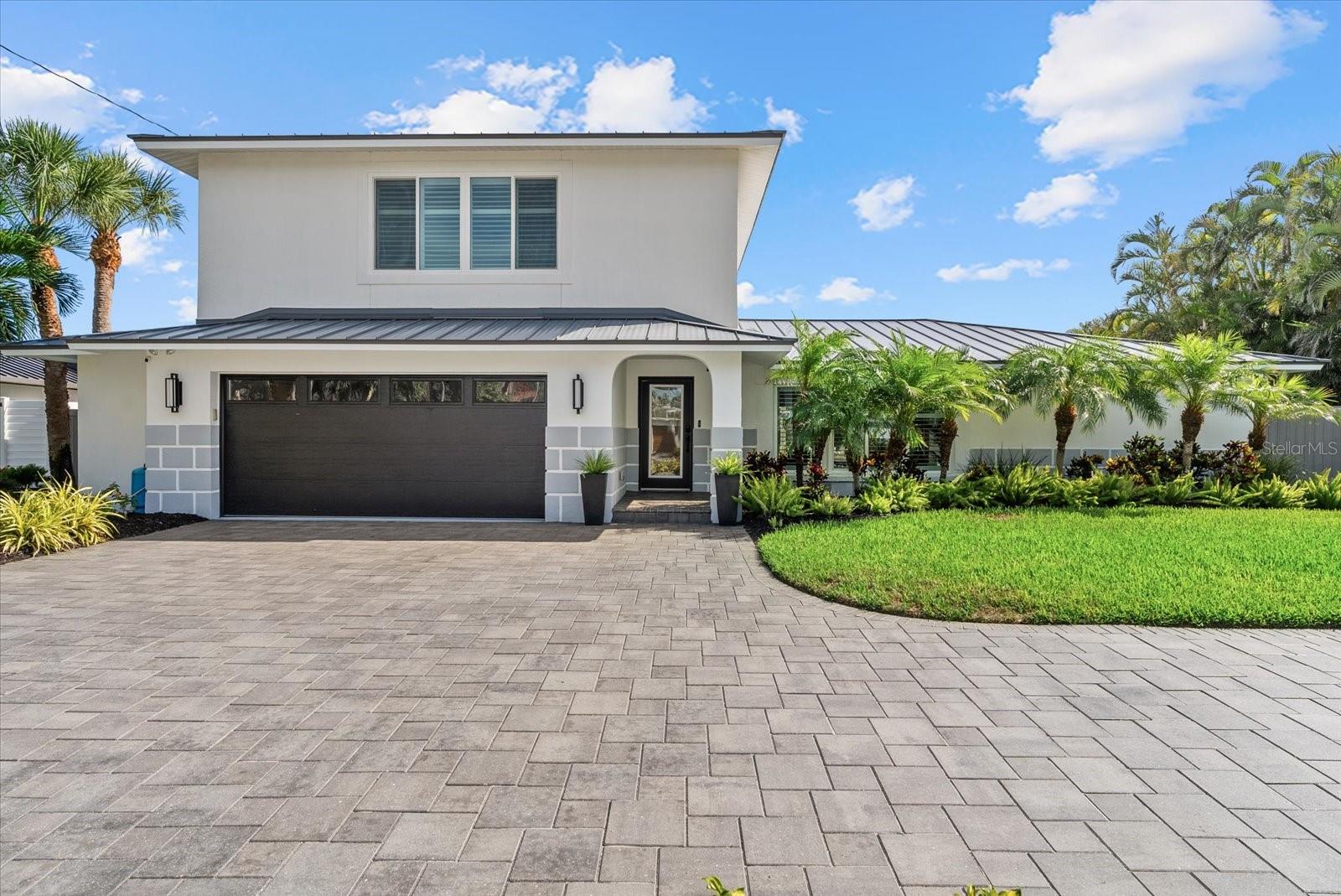 813 IDLEWILD WAY