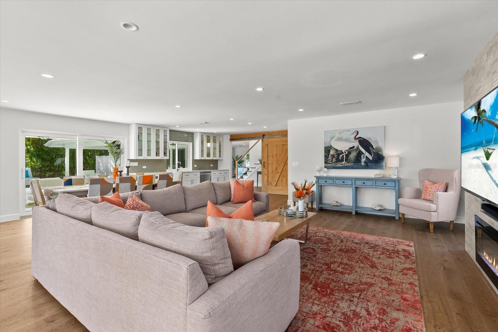 813 IDLEWILD WAY