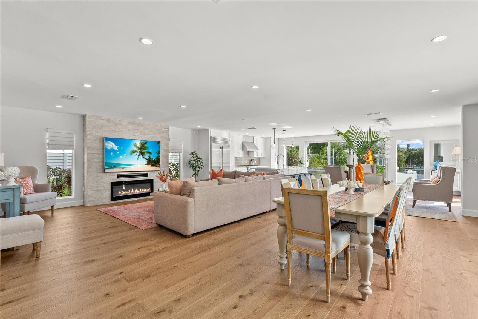 813 IDLEWILD WAY