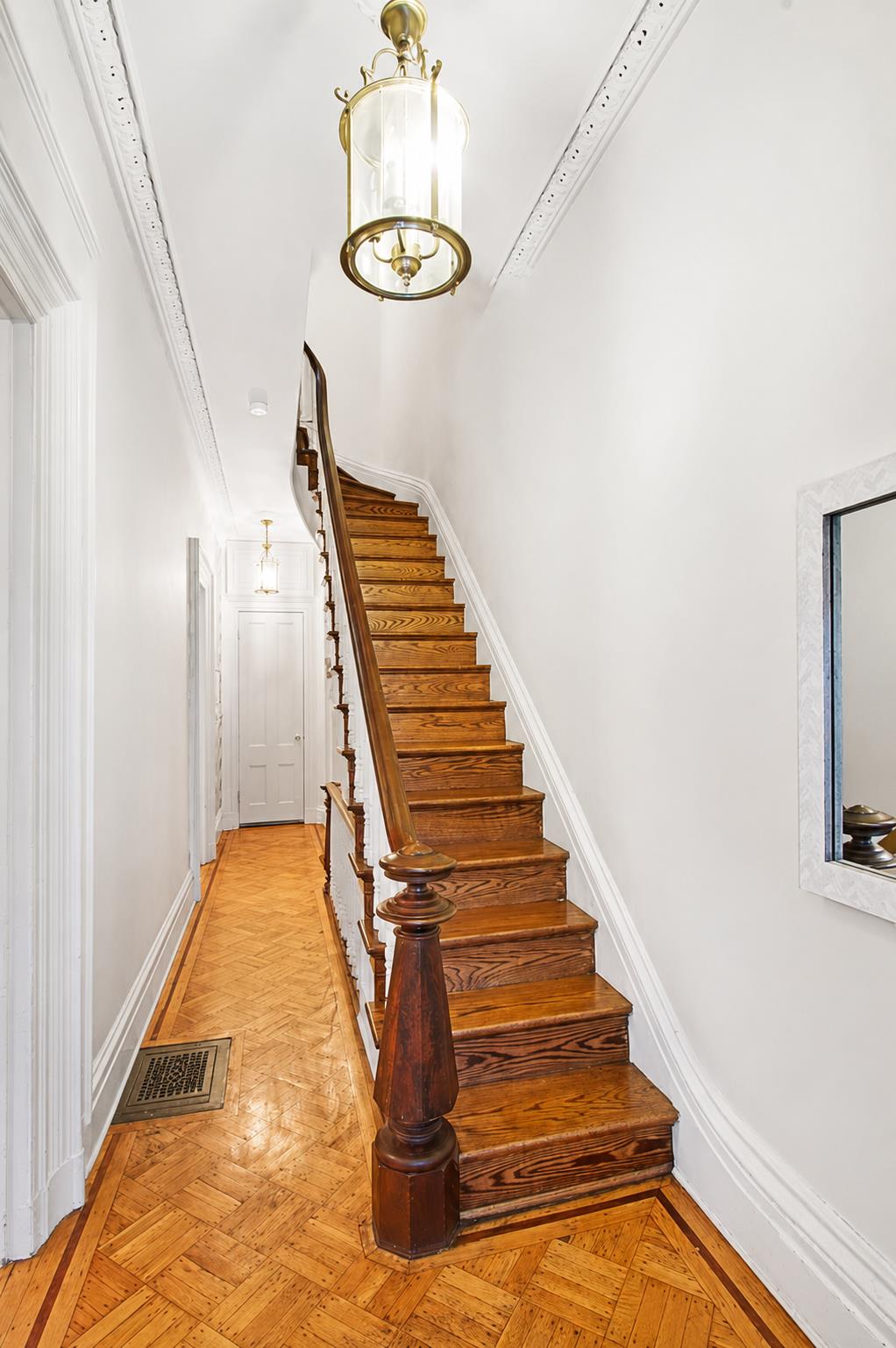 374 Adelphi Street