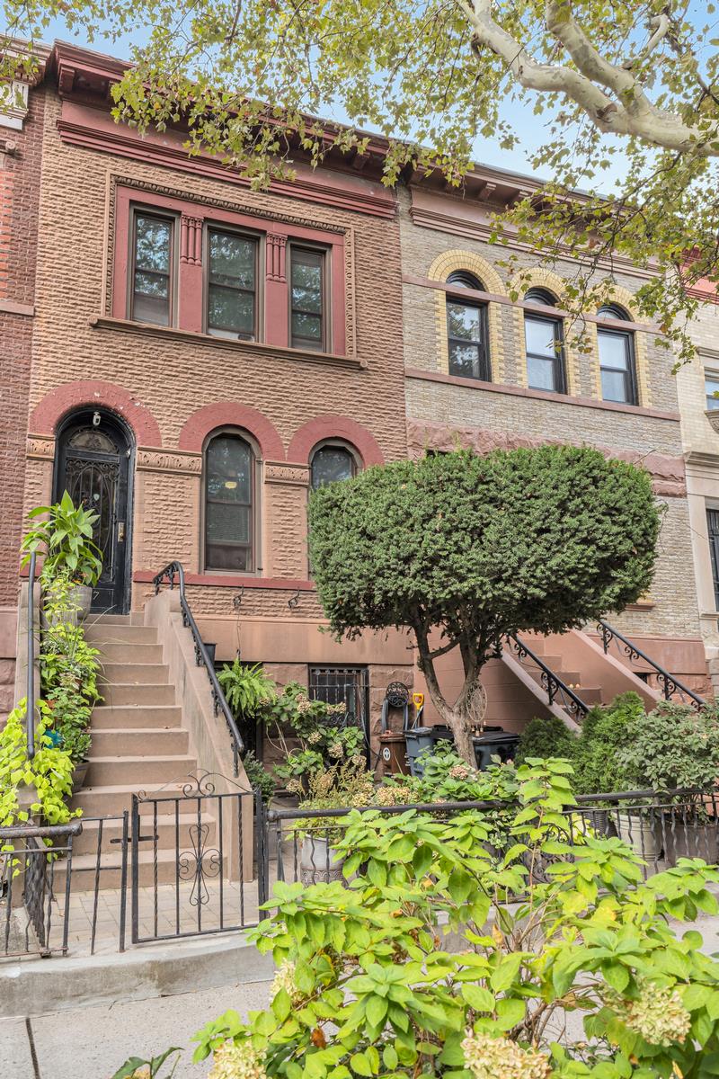 807 Lincoln Place