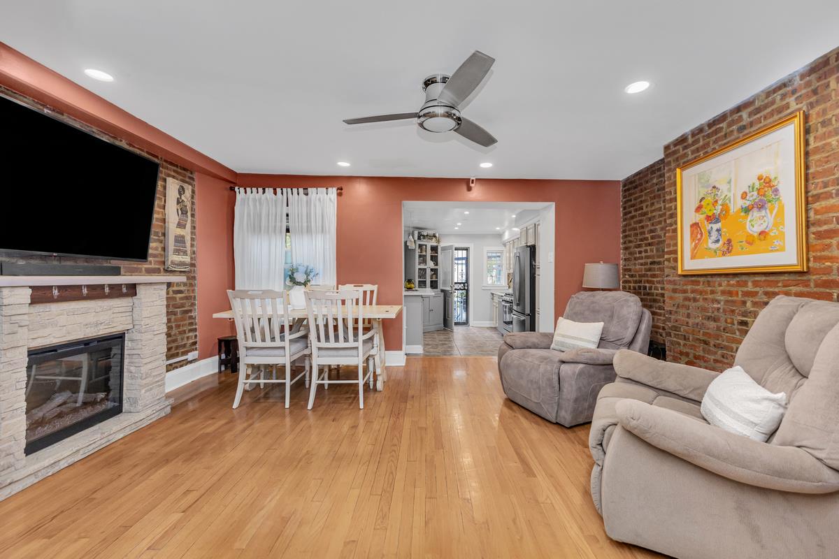 807 Lincoln Place