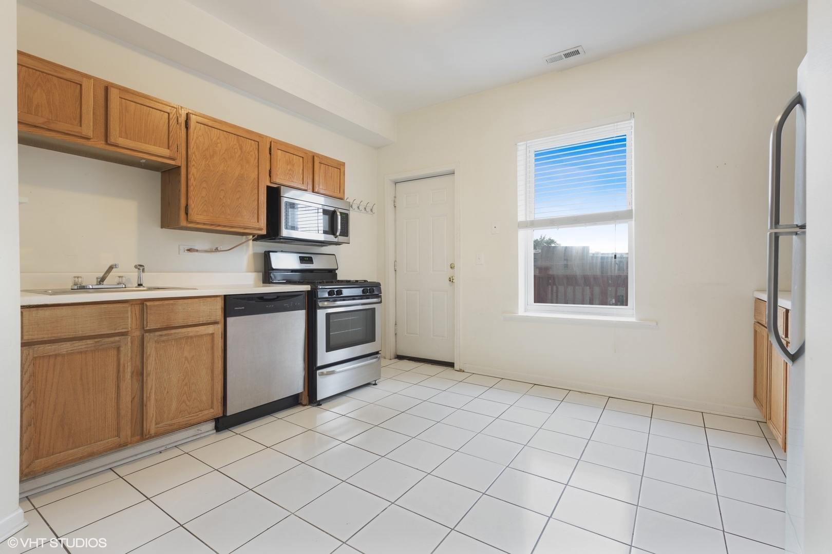 832 W Belle Plaine Avenue Unit: 3E