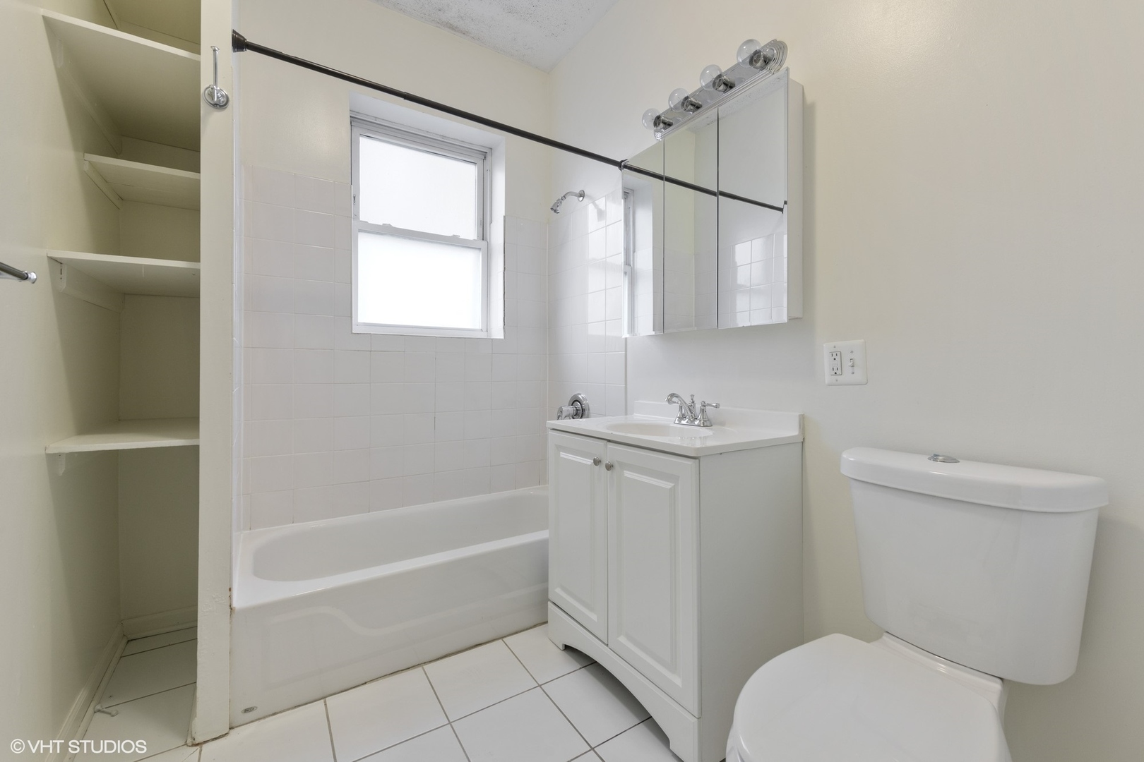 832 W Belle Plaine Avenue Unit: 3E