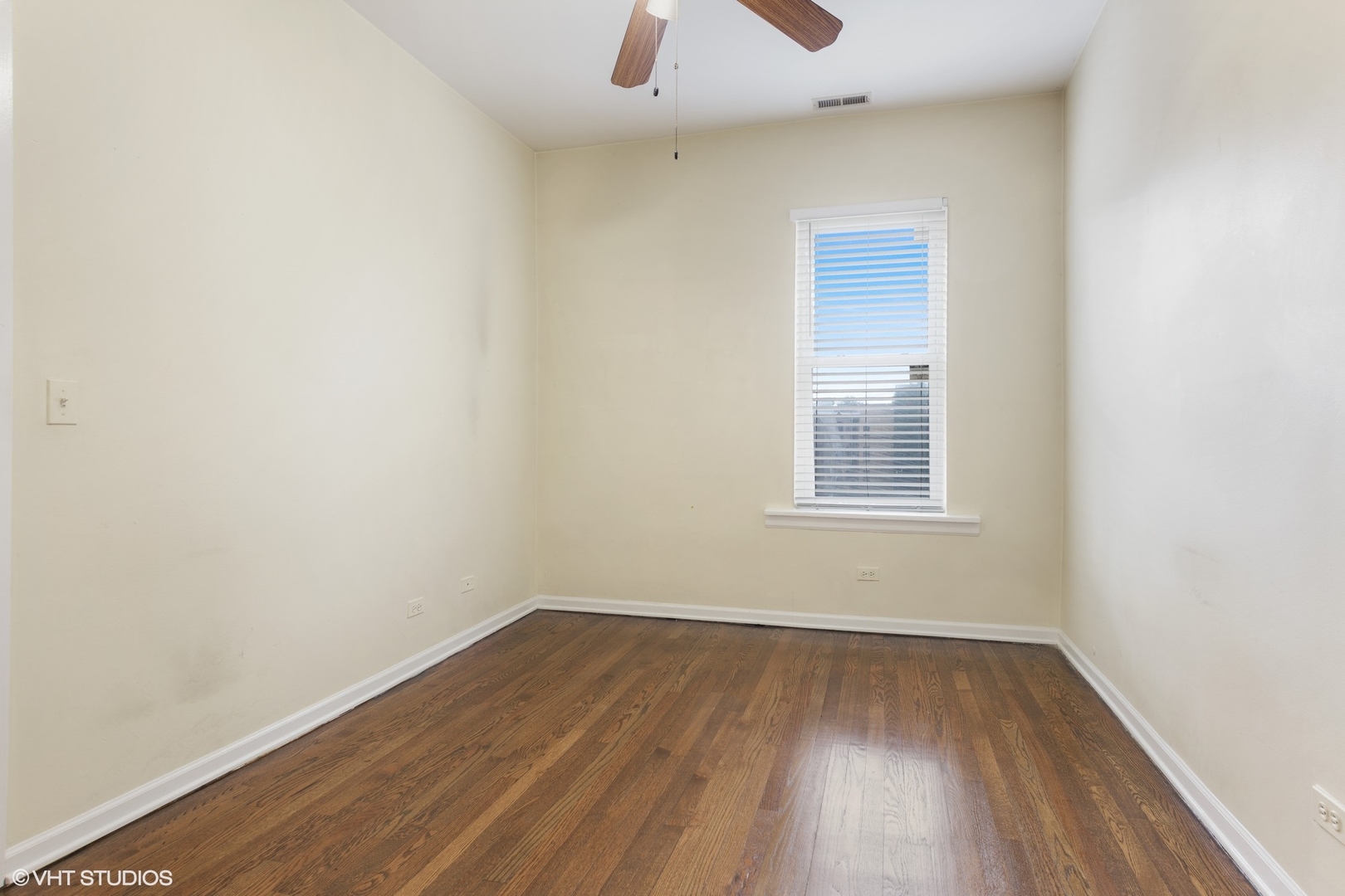 832 W Belle Plaine Avenue Unit: 3E