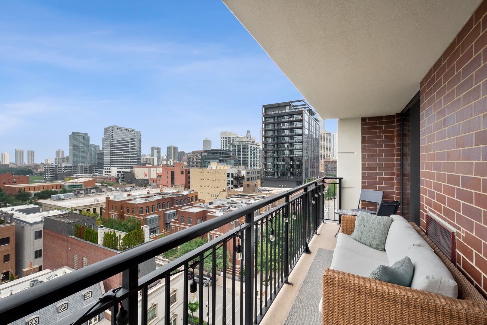 451 W Huron Street Unit: 1004