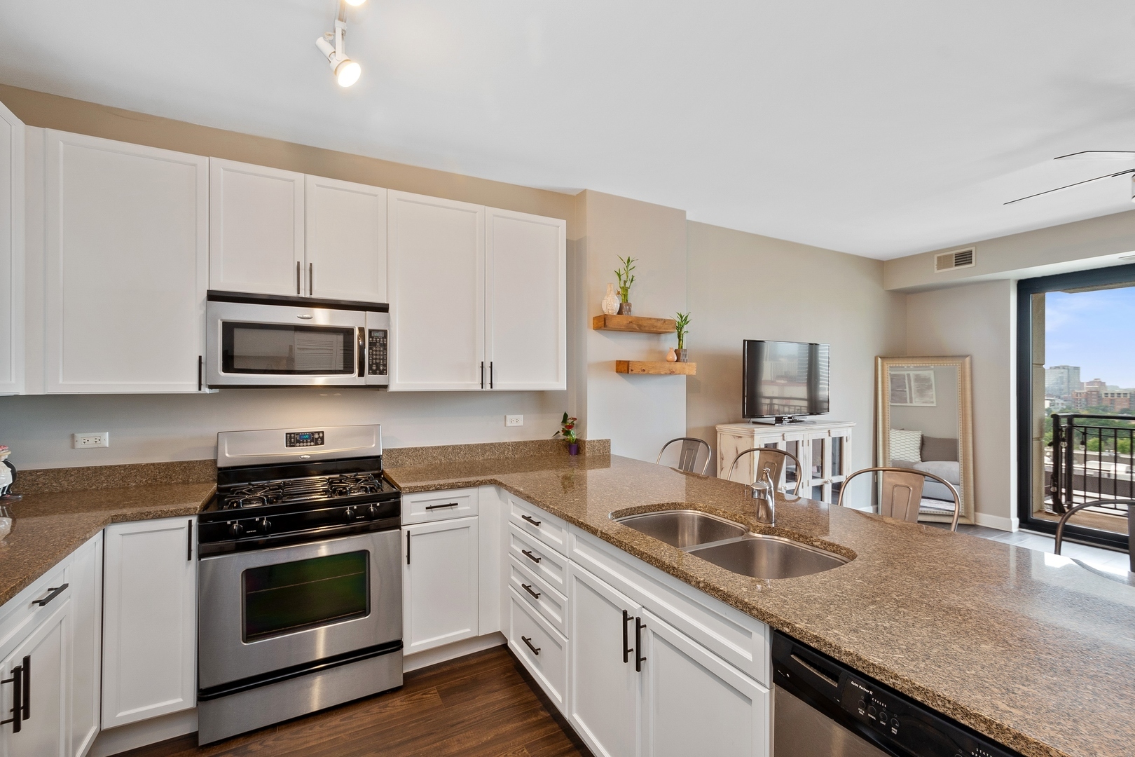 451 W Huron Street Unit: 1004