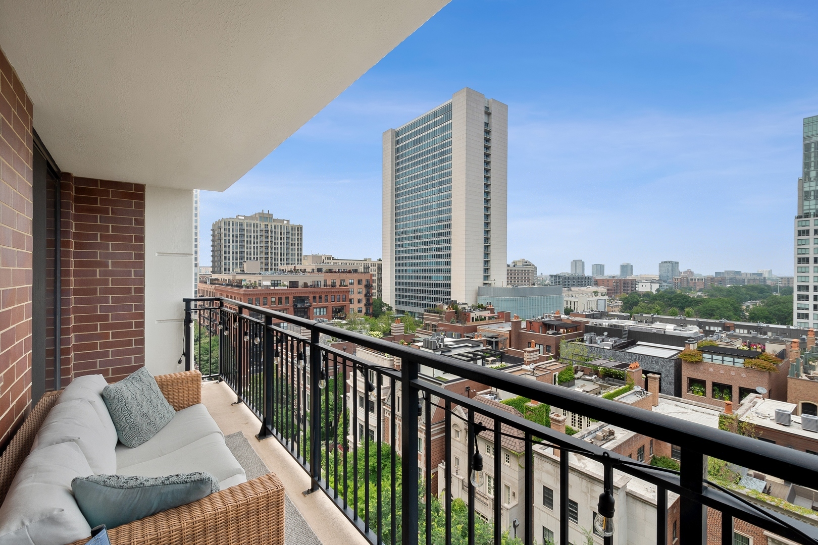 451 W Huron Street Unit: 1004