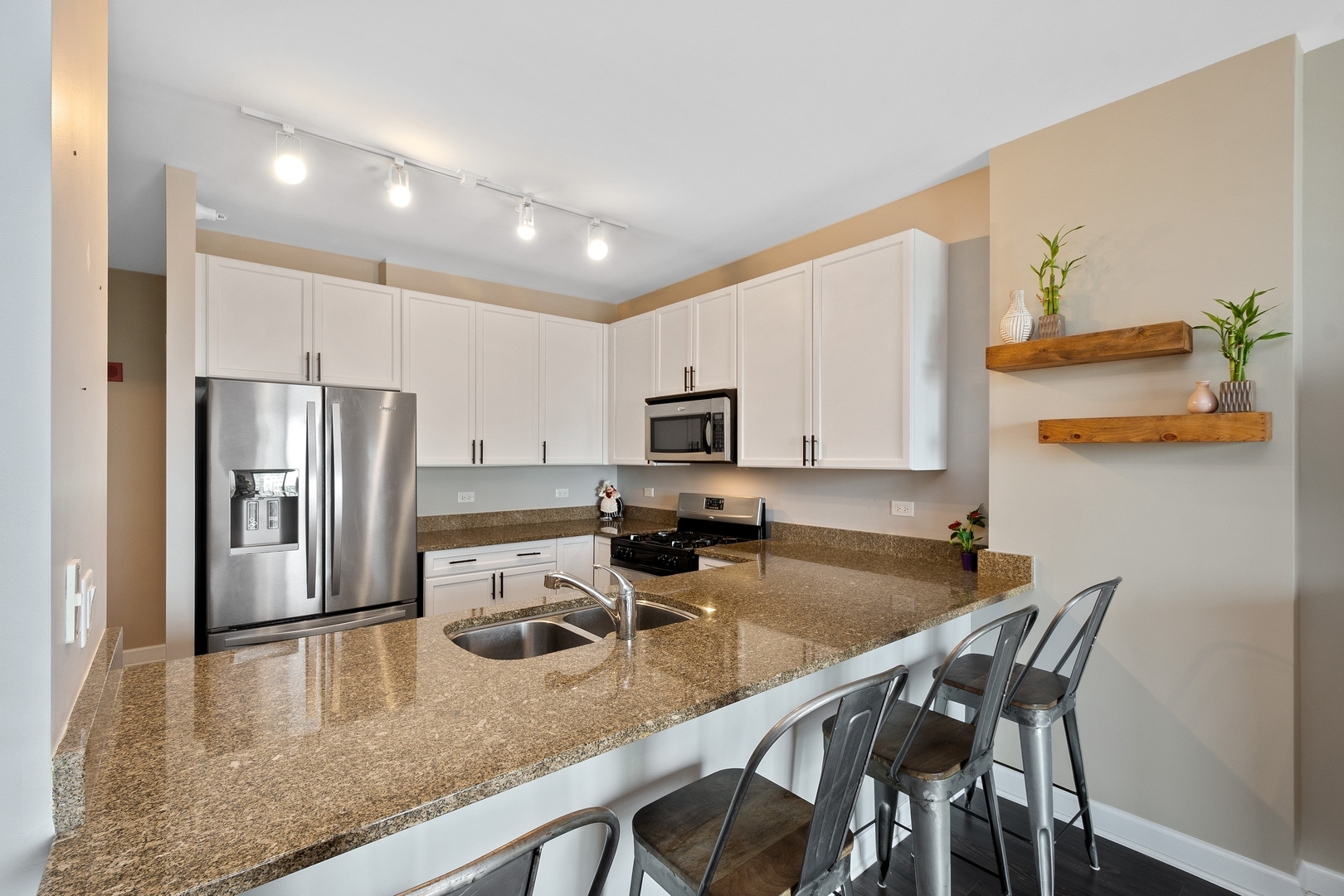 451 W Huron Street Unit: 1004